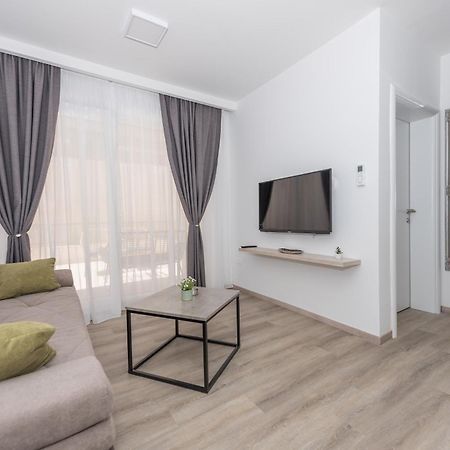 Apartments By The Sea Makarska - 19134 Rom bilde